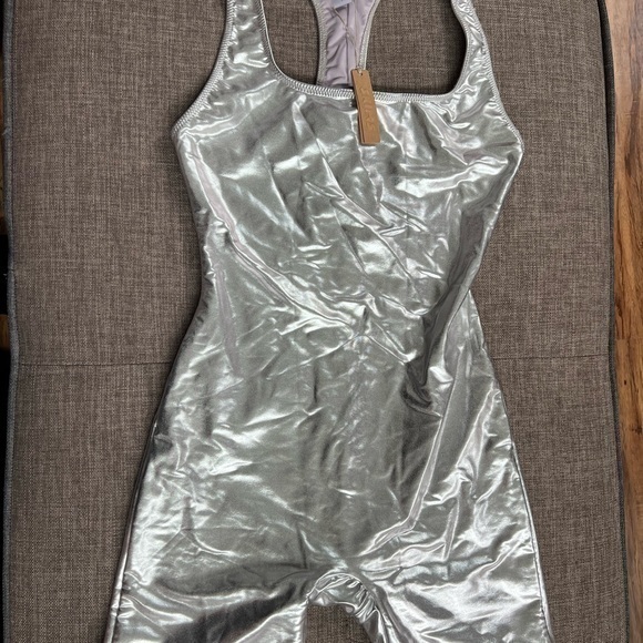 Skims Metallic Swim Cycle Suit - Picture 3 of 8
